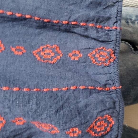 Nine West Jeans. Navy Blue Relaxed Tie Front Blouse w/ Red Embroidery EUC  SZ M - Picture 6 of 14